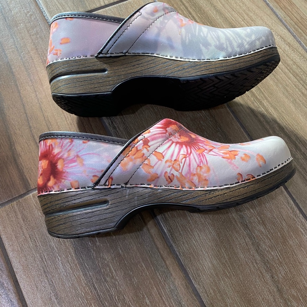 Dansko Shoes Size 9 - image 6